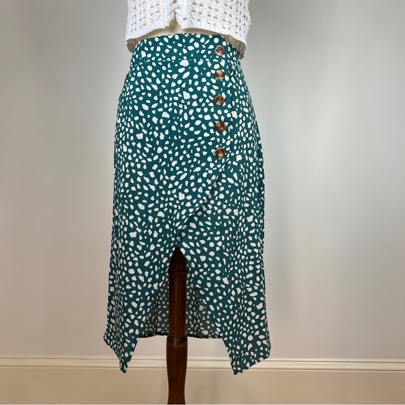 Green & White High Low Button Wrap Skirt ☘️ - Picture 8 of 14